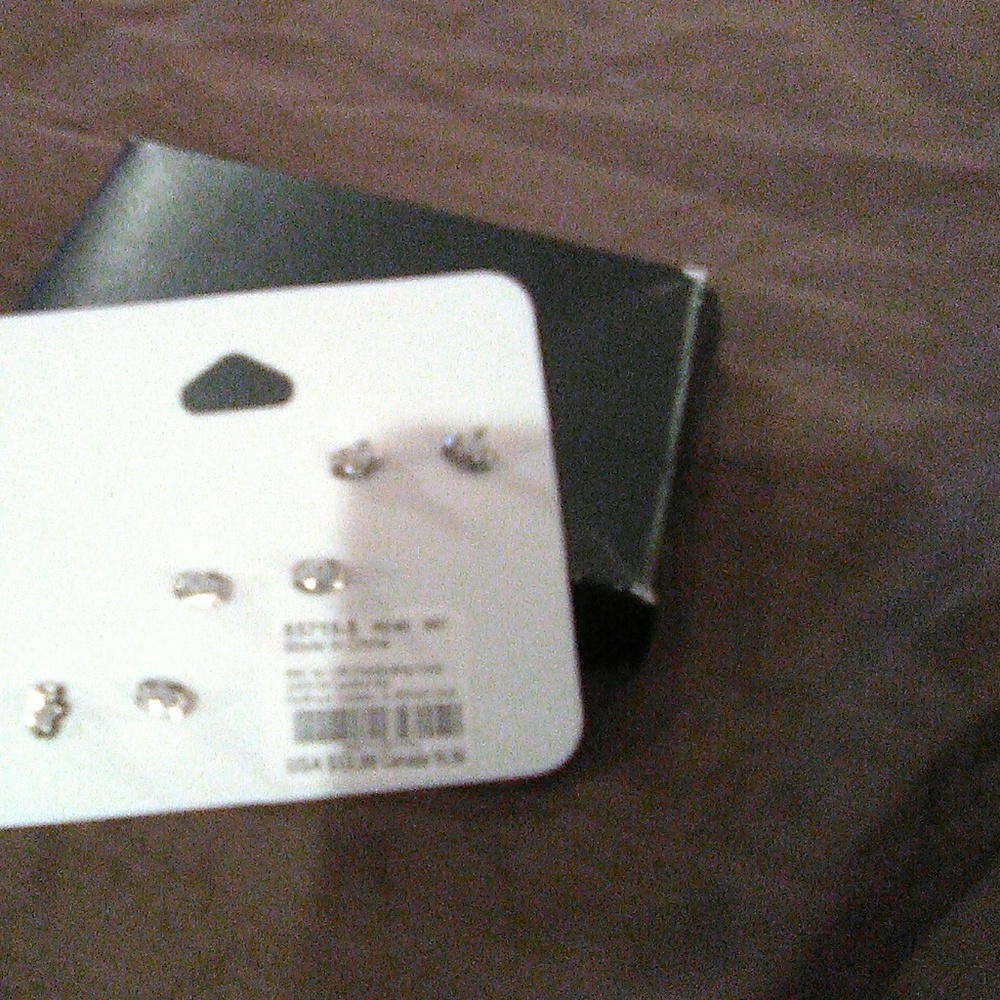 Earings - Picture 3 of 4